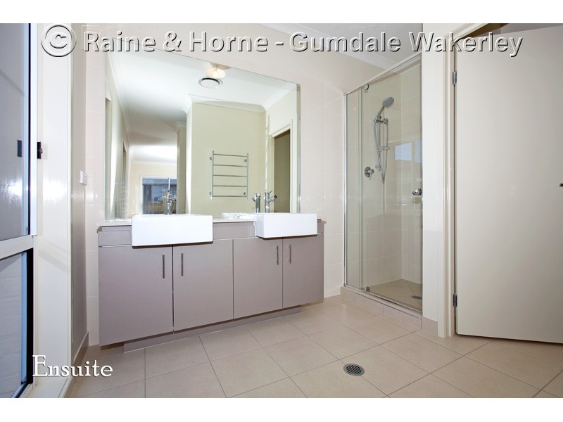 4 Lennox Close, Manly West QLD 4179