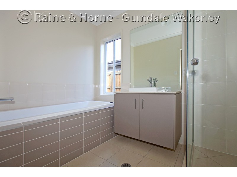 4 Lennox Close, Manly West QLD 4179