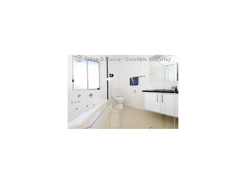 24 Friend Street, Wakerley QLD 4154