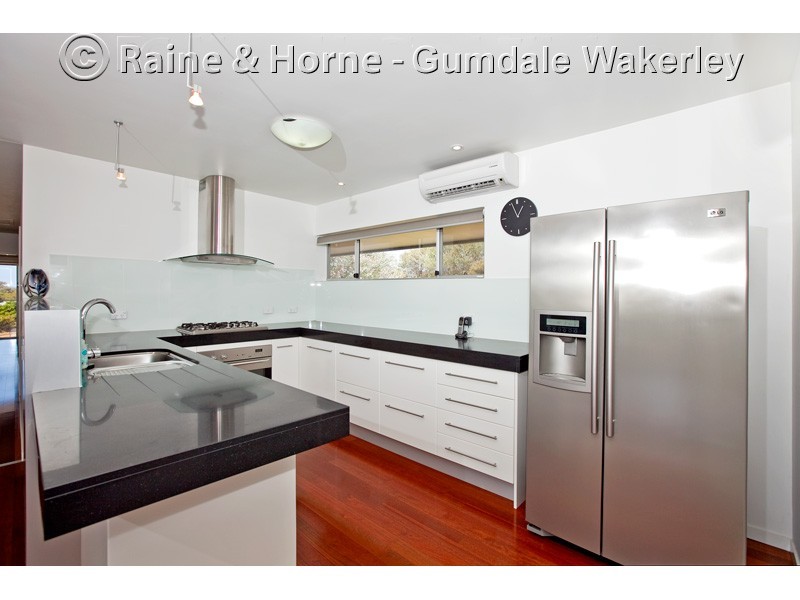 15 Lauren Place, Chandler QLD 4155