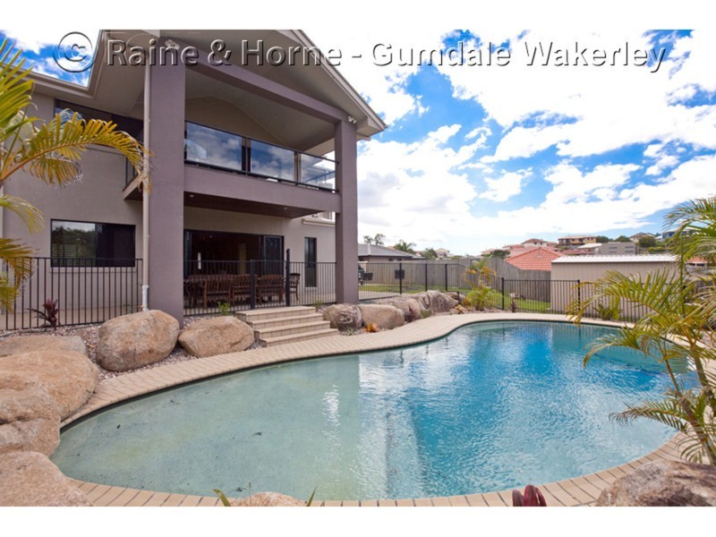 8 Olive Place, Carindale QLD 4152