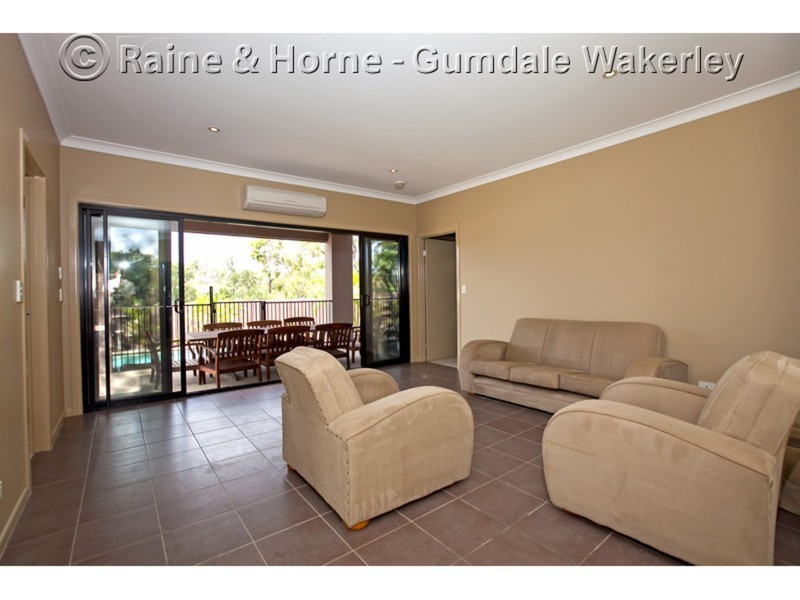 8 Olive Place, Carindale QLD 4152