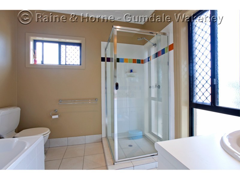 8 Olive Place, Carindale QLD 4152