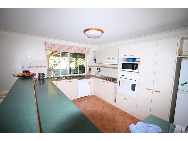 2 Morgan Close, Manly West QLD 4179