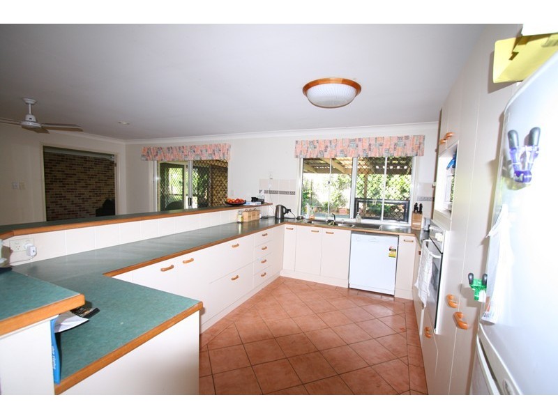 2 Morgan Close, Manly West QLD 4179