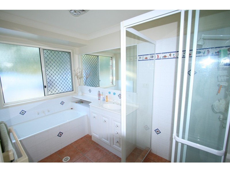 2 Morgan Close, Manly West QLD 4179