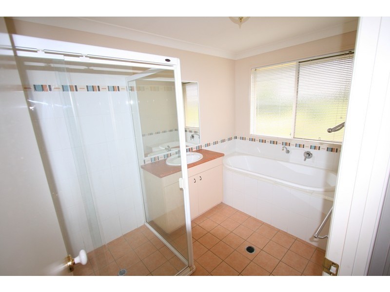 2 David Place, Manly West QLD 4179