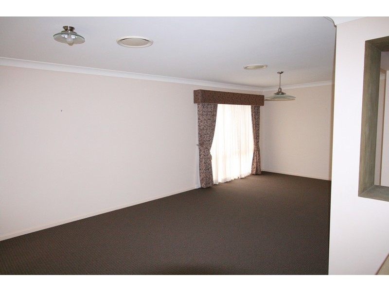 2 David Place, Manly West QLD 4179