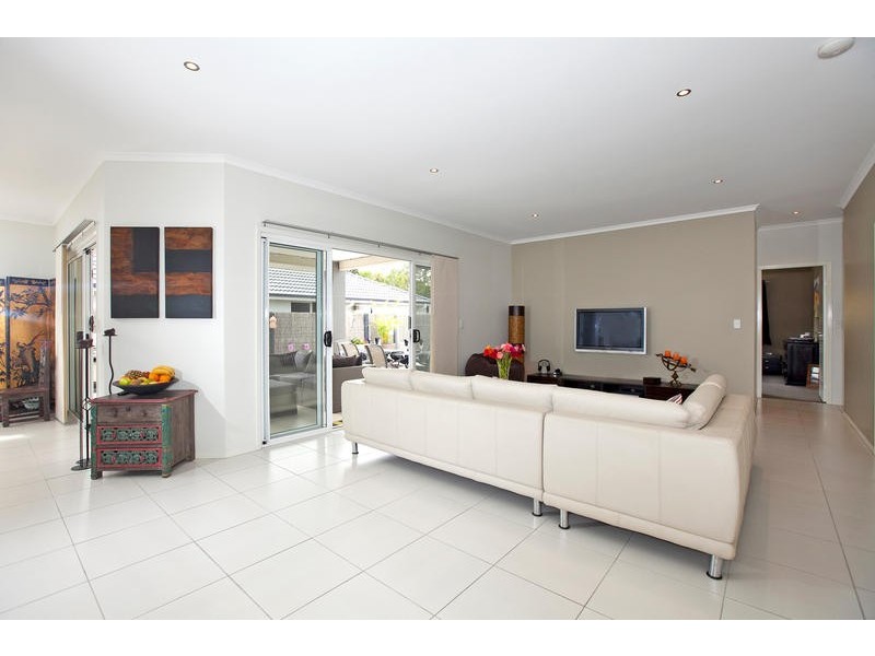 13 Red Gum Crescent, Wakerley QLD 4154