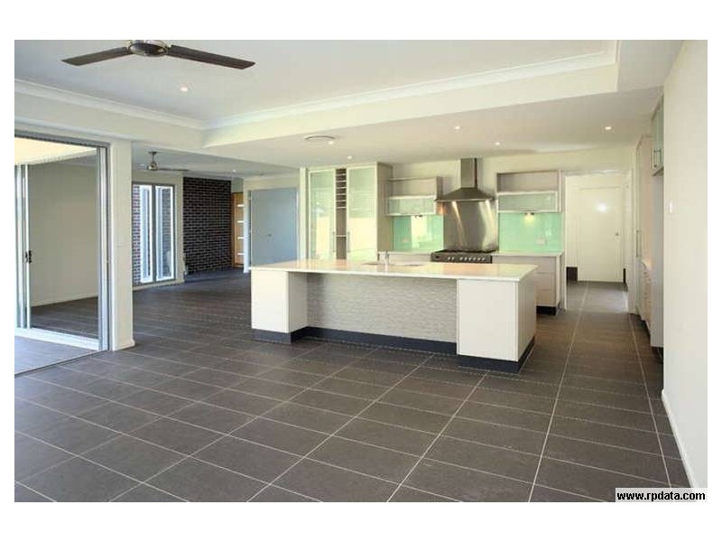 11 Gumdale Street, Wakerley QLD 4154