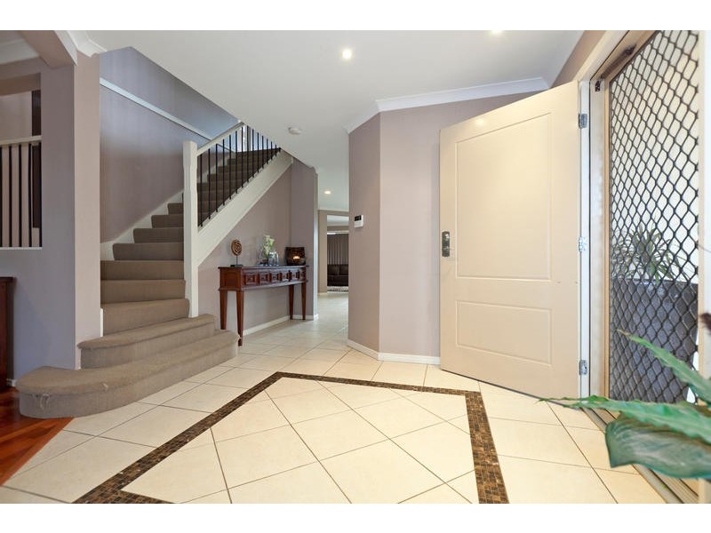 8 Letitia Close, Wakerley QLD 4154