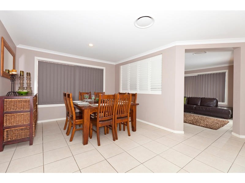 8 Letitia Close, Wakerley QLD 4154