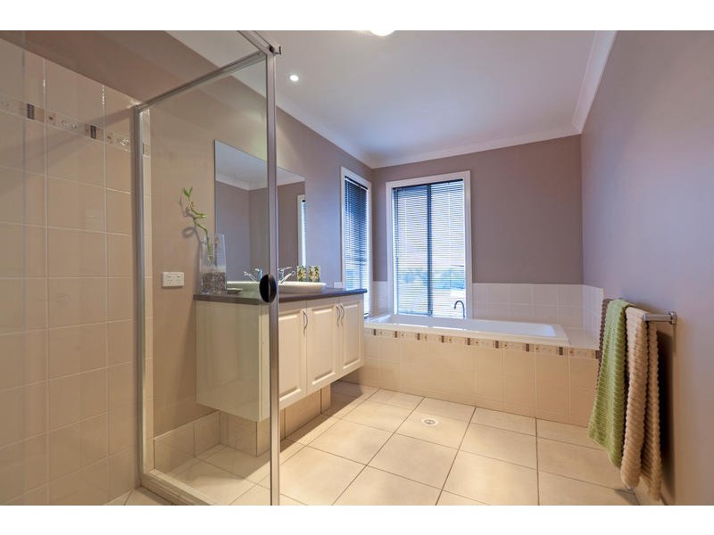 8 Letitia Close, Wakerley QLD 4154