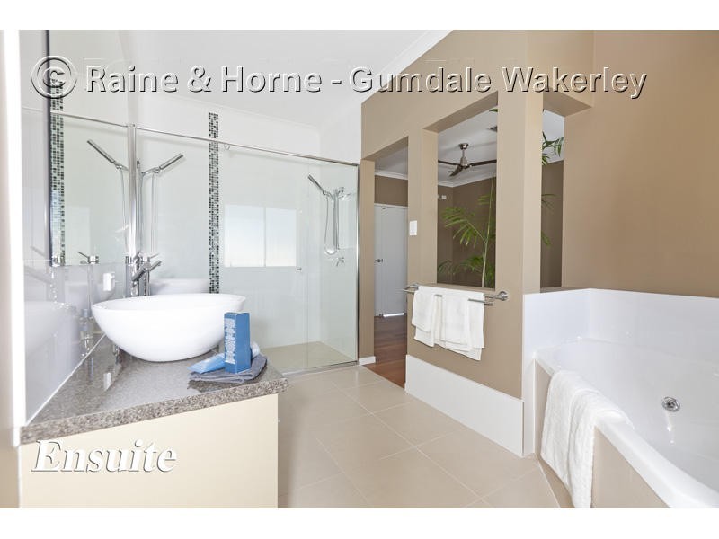 63 Rowland Avenue, Gumdale QLD 4154