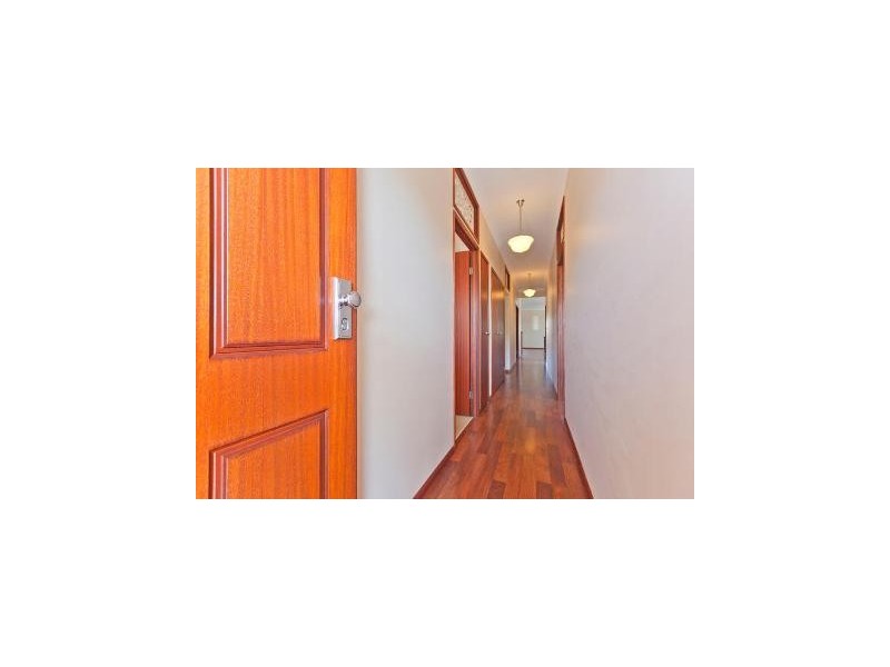 9 Grainger Street, Wynnum QLD 4178