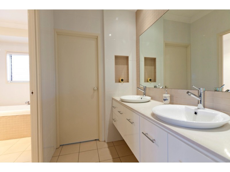 116 Brokenwood Circuit, Wakerley QLD 4154