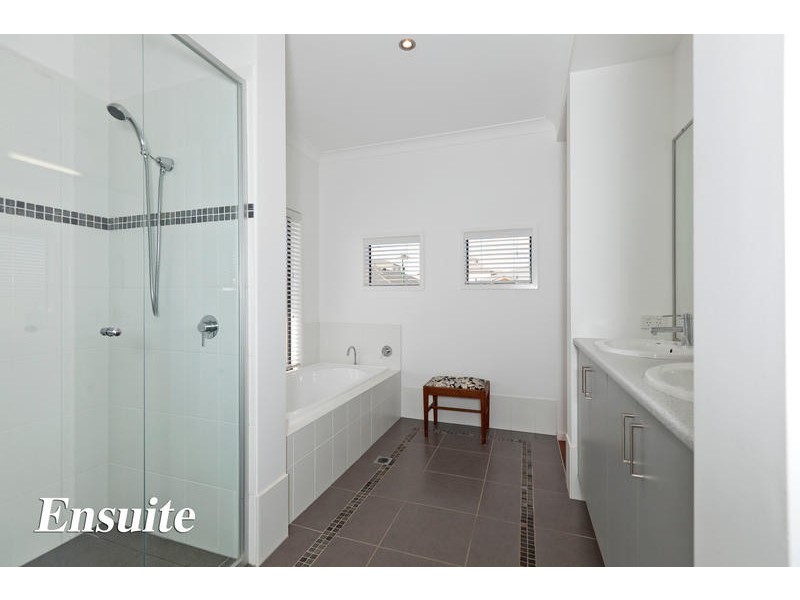 52 Brokenwood Circuit, Tingalpa QLD 4173