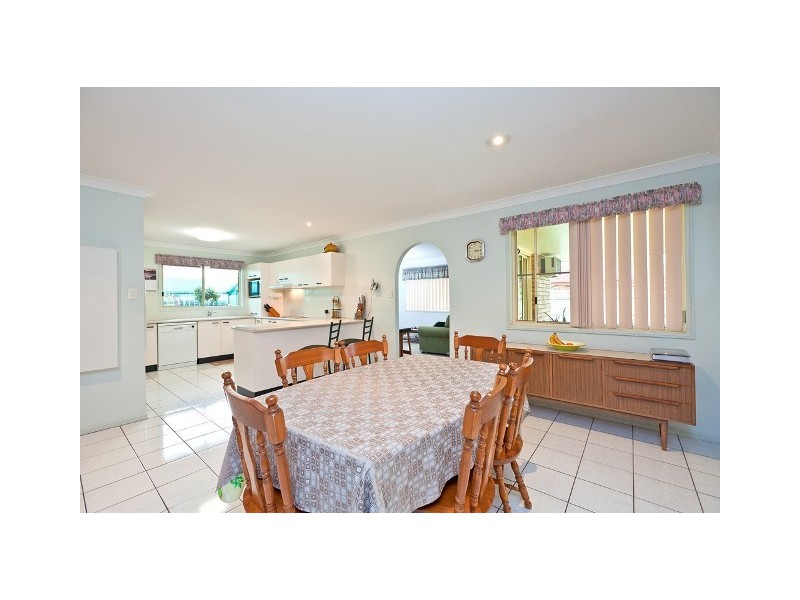 8 Honiara Street, Wakerley QLD 4154