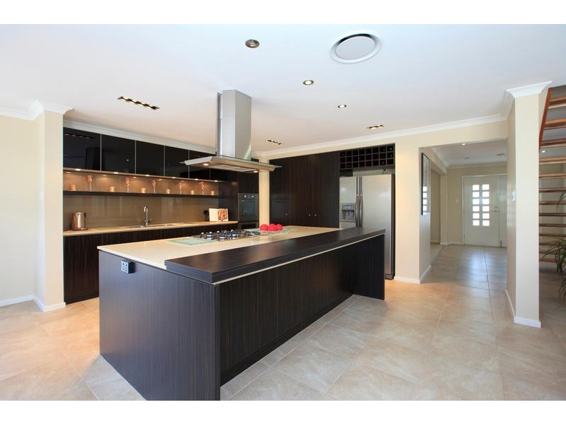 16 Gumdale Street, Wakerley QLD 4154
