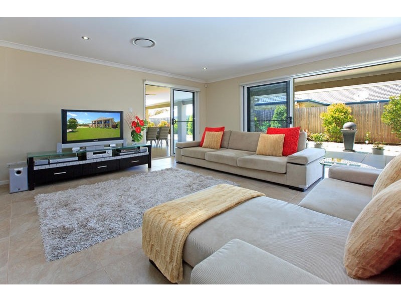 16 Gumdale Street, Wakerley QLD 4154