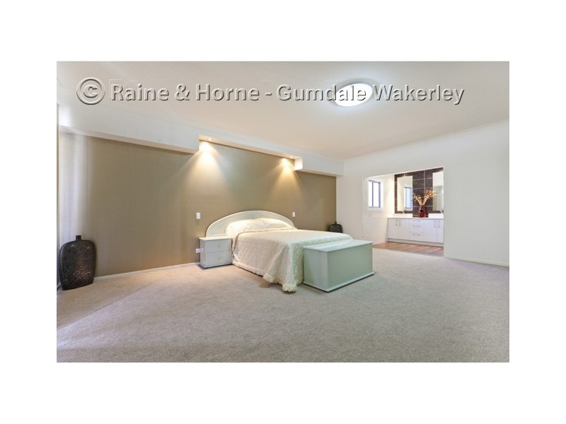 11 Peregian Close, Manly West QLD 4179