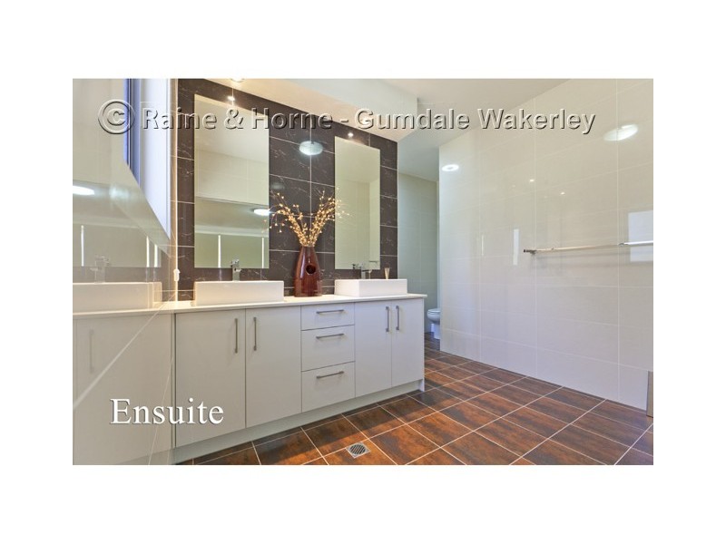 11 Peregian Close, Manly West QLD 4179