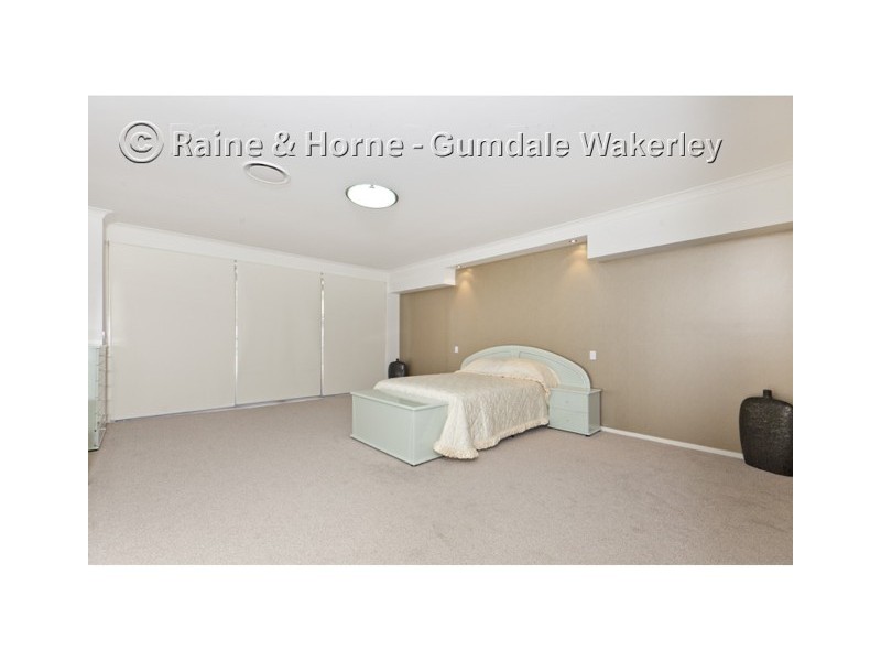 11 Peregian Close, Manly West QLD 4179