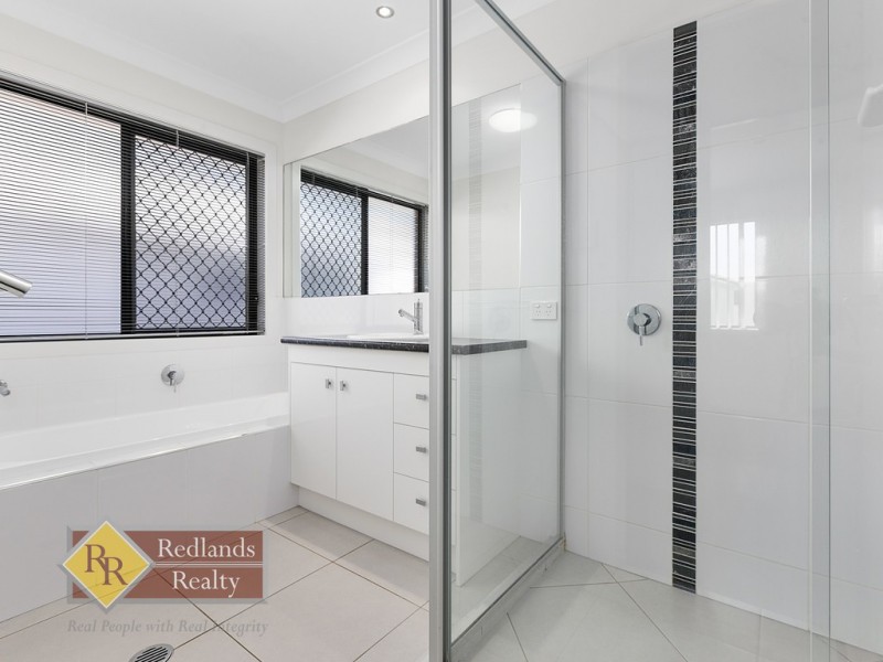 2/8 Sandalwood Street, Thornlands QLD 4164