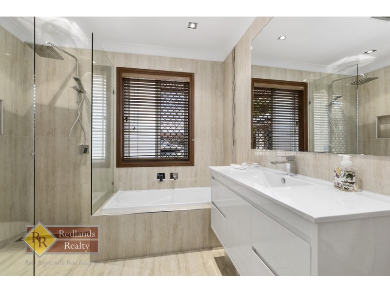 11 Bollard Court, Raby Bay QLD 4163