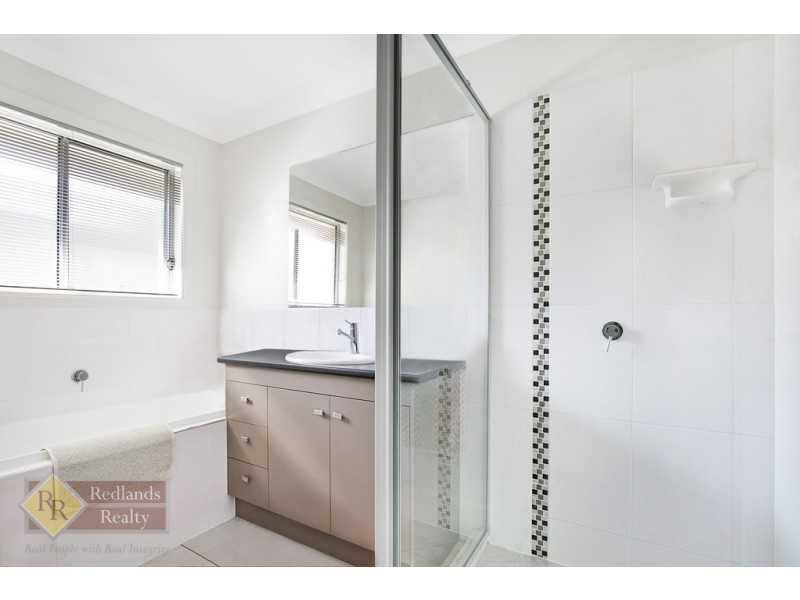 2/1 Riley Peter Place, Cleveland QLD 4163