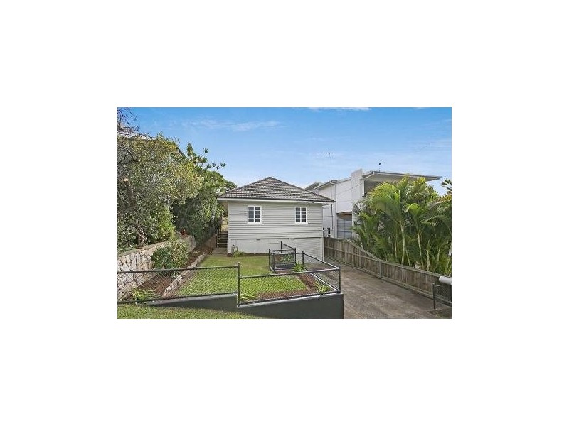 17 WARRA STREET, Wynnum QLD 4178