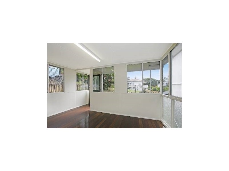 17 WARRA STREET, Wynnum QLD 4178