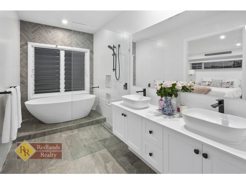 9 Bayview Street, Wellington Point QLD 4160