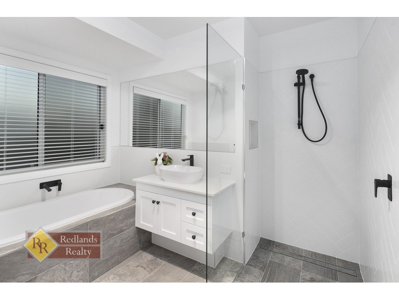 9 Bayview Street, Wellington Point QLD 4160