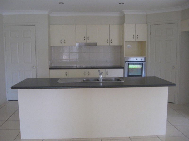 17 Parklink Drive, Redland Bay QLD 4165