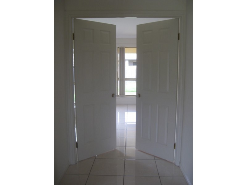17 Parklink Drive, Redland Bay QLD 4165