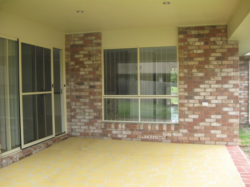 17 Parklink Drive, Redland Bay QLD 4165