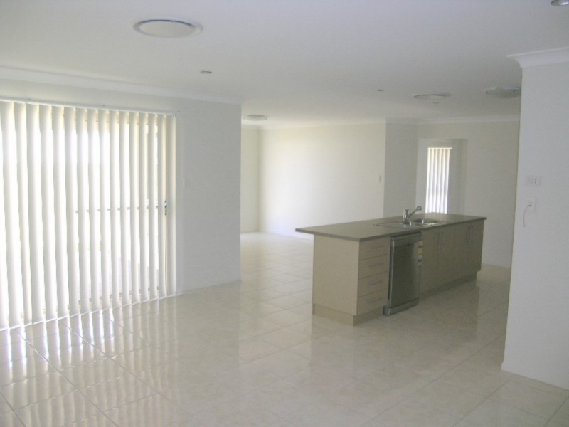 17 Poynter Street, Redland Bay QLD 4165