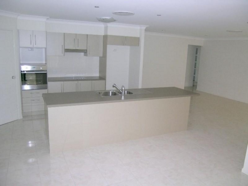 17 Poynter Street, Redland Bay QLD 4165