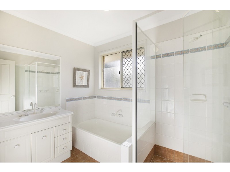 16 Jacaranda Place, Ormiston QLD 4160