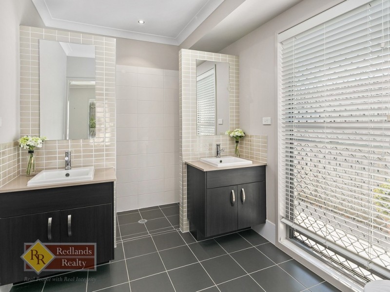 12 Clive Road, Birkdale QLD 4159