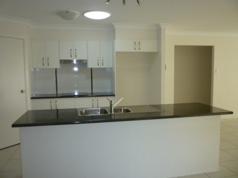 11 Lizard Place, Redland Bay QLD 4165