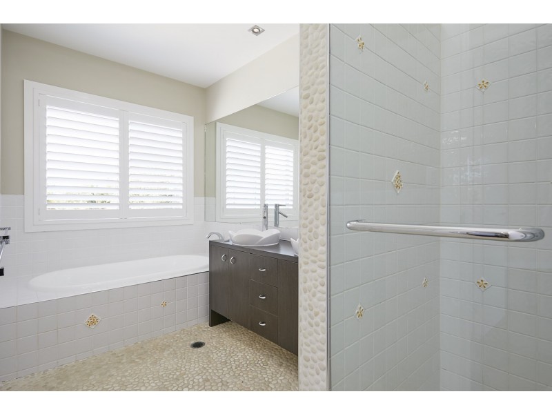 12 Talburpin Esplanade, Redland Bay QLD 4165