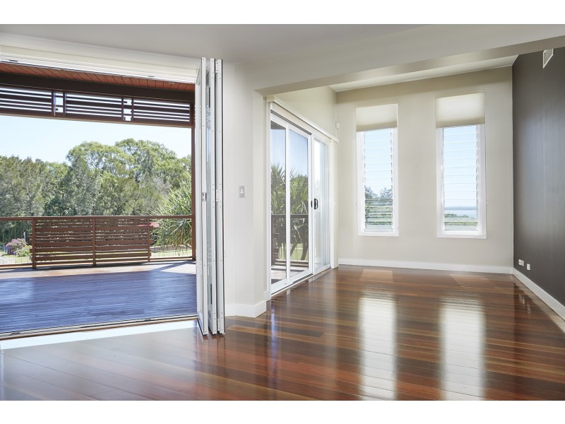 12 Talburpin Esplanade, Redland Bay QLD 4165