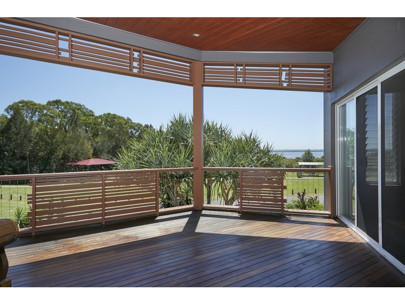 12 Talburpin Esplanade, Redland Bay QLD 4165