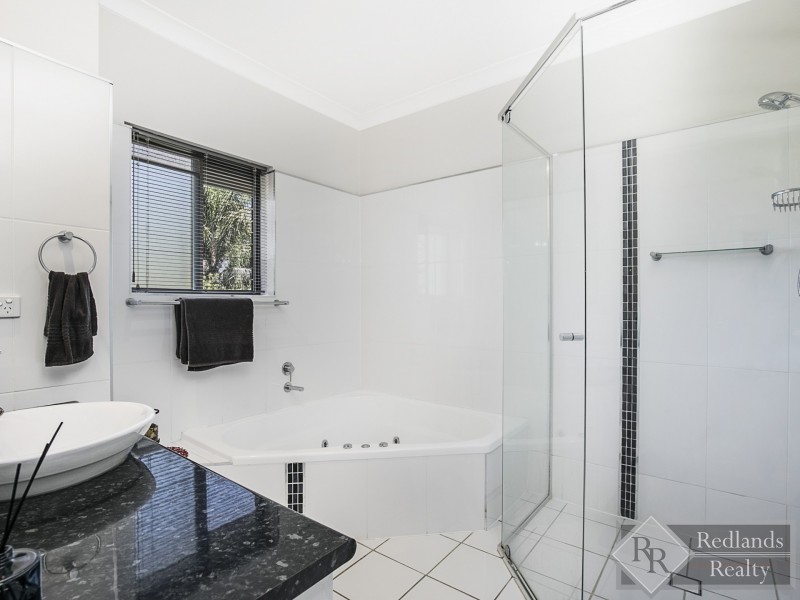 12 Paul Street, Birkdale QLD 4159