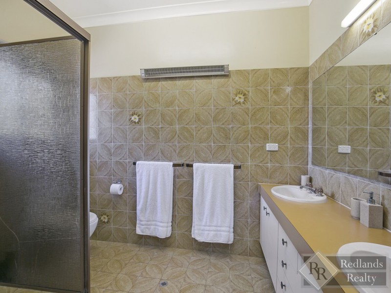 12 Paul Street, Birkdale QLD 4159