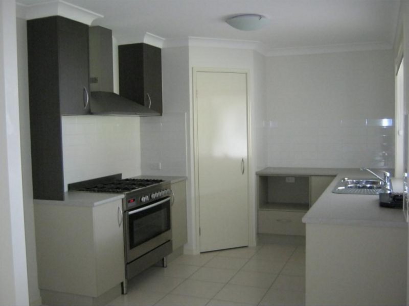 2 Whipbird Circuit, Victoria Point QLD 4165