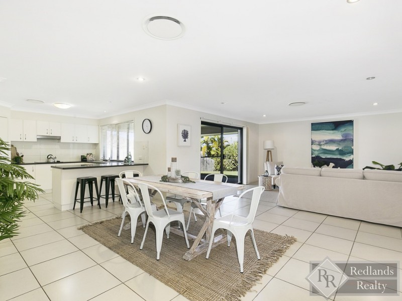 30 Aquila Street, Redland Bay QLD 4165