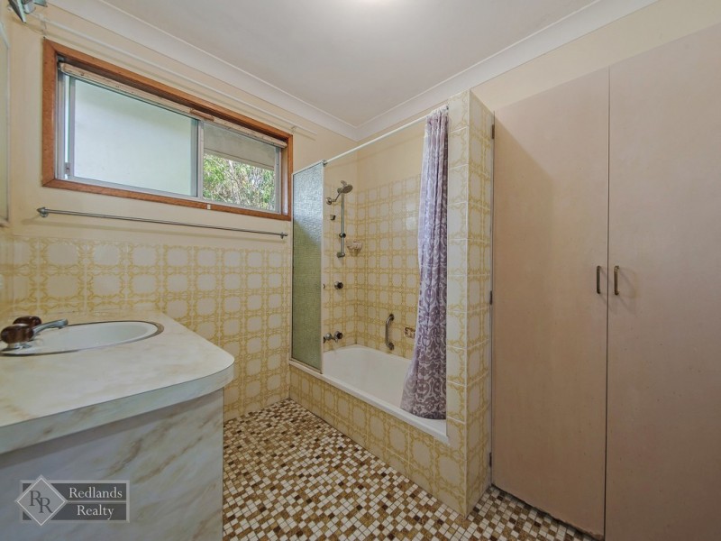 42 Bates Drive, Birkdale QLD 4159